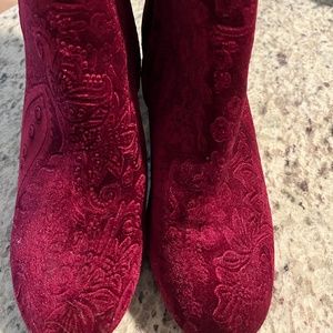 Media Burgundy ankle Boot